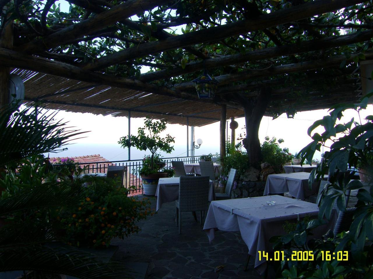 Degli Agrumi 3*